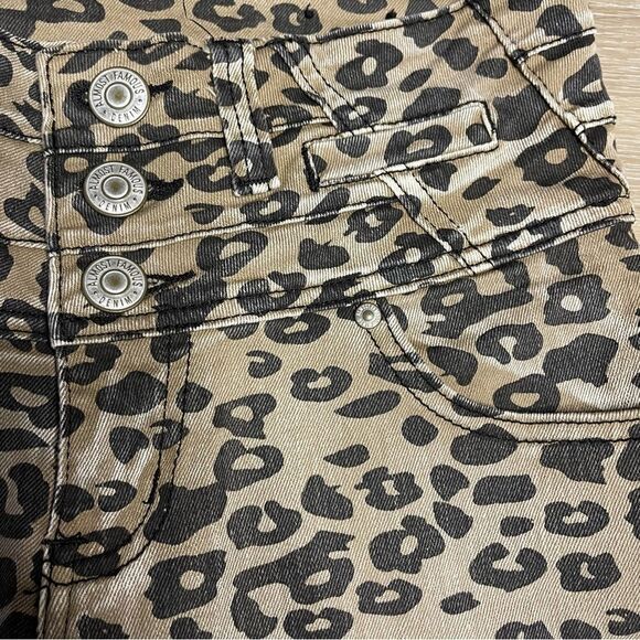 Almost Famous Women's Leopard Mid-Rise Skinny Jeans sz 9 - Picture 9 of 16